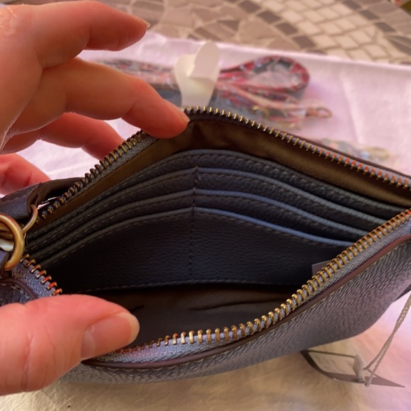 NWT!! Cute, Convertible Wristlet in Sky Blue - Picture 4 of 4